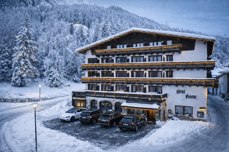 Berghotel Basur & Zum Löwen Apartmenthaus in Flirsch